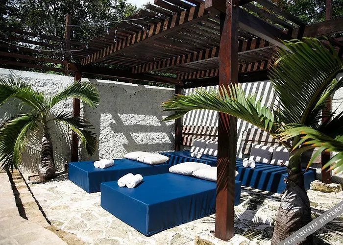 Howlita - Adult Only Hotel